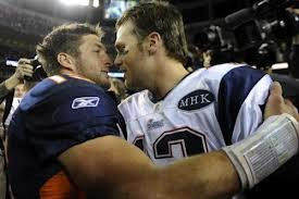 Worden Brady en Tebow een innig stel achter de Patriots offensive line?